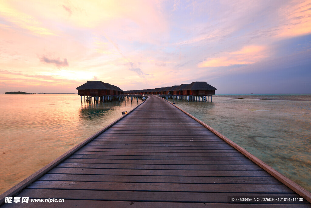 海上栈桥日落美景