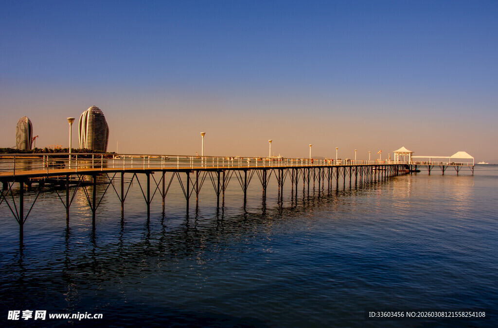 海滨长桥美景