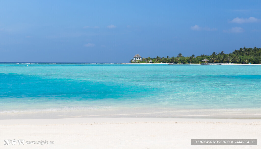 梦幻蓝白海滩热带风光