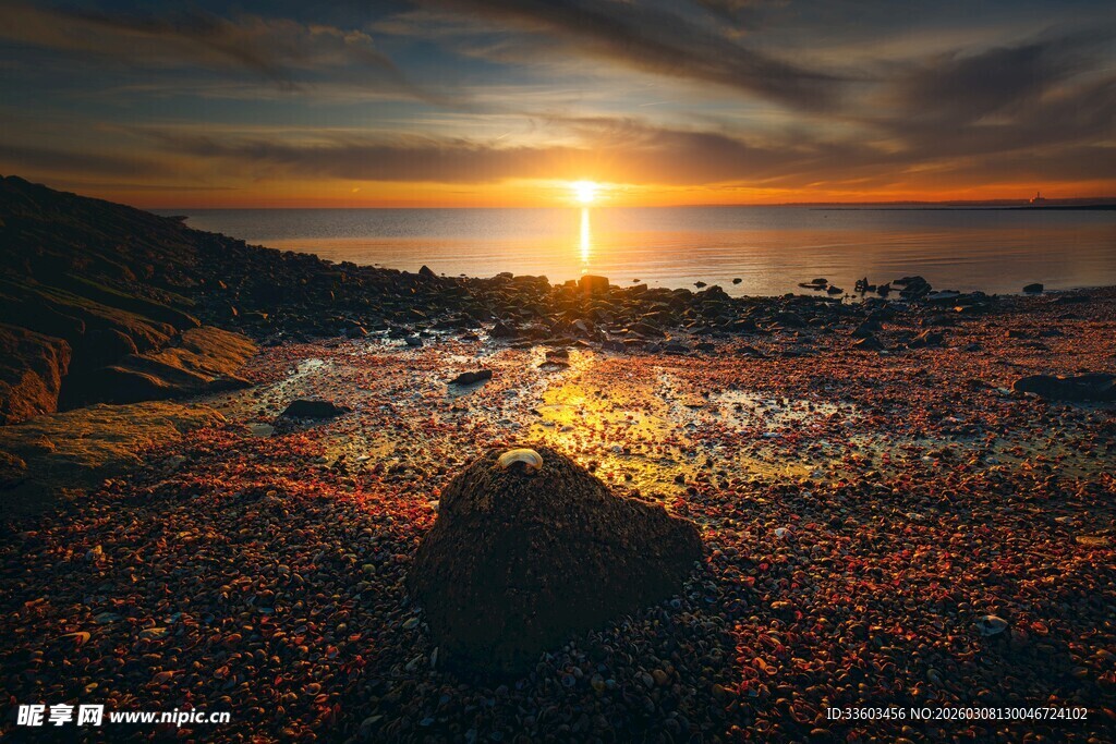 海边日落时的美丽景致
