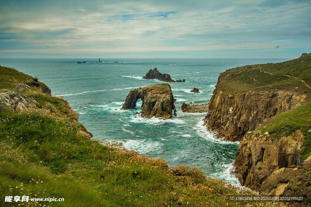 海岸边的壮美自然景观