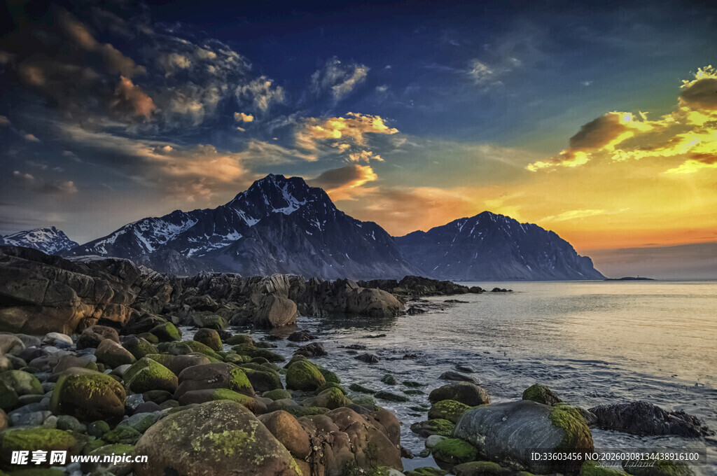 海边壮丽山峦日落美景