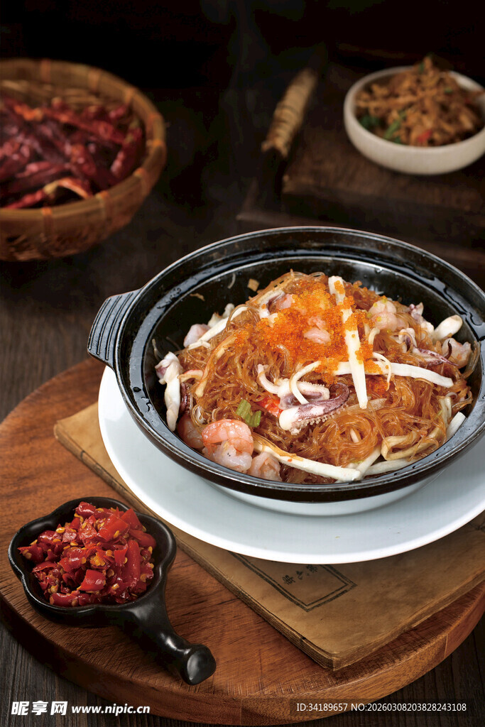 鱿鱼鲜虾粉丝煲