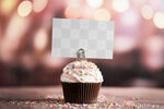 纸杯蛋糕上的空白卡片展示样机