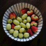 碗中多彩水果组合