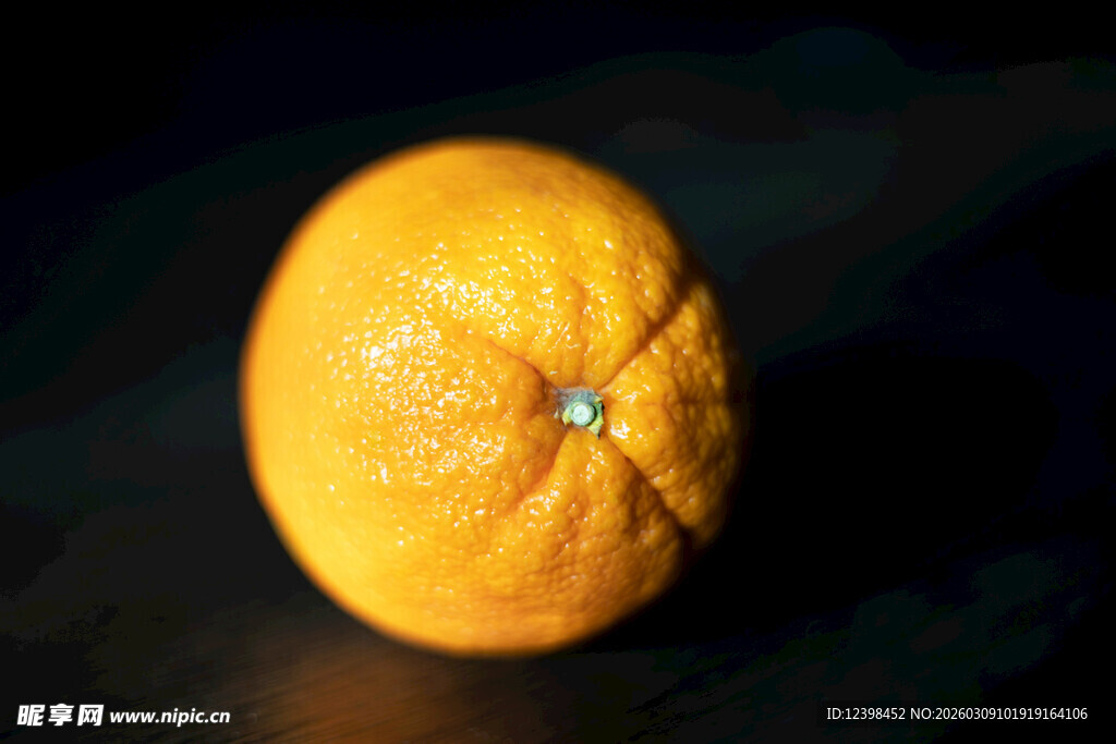 单个鲜橙特写