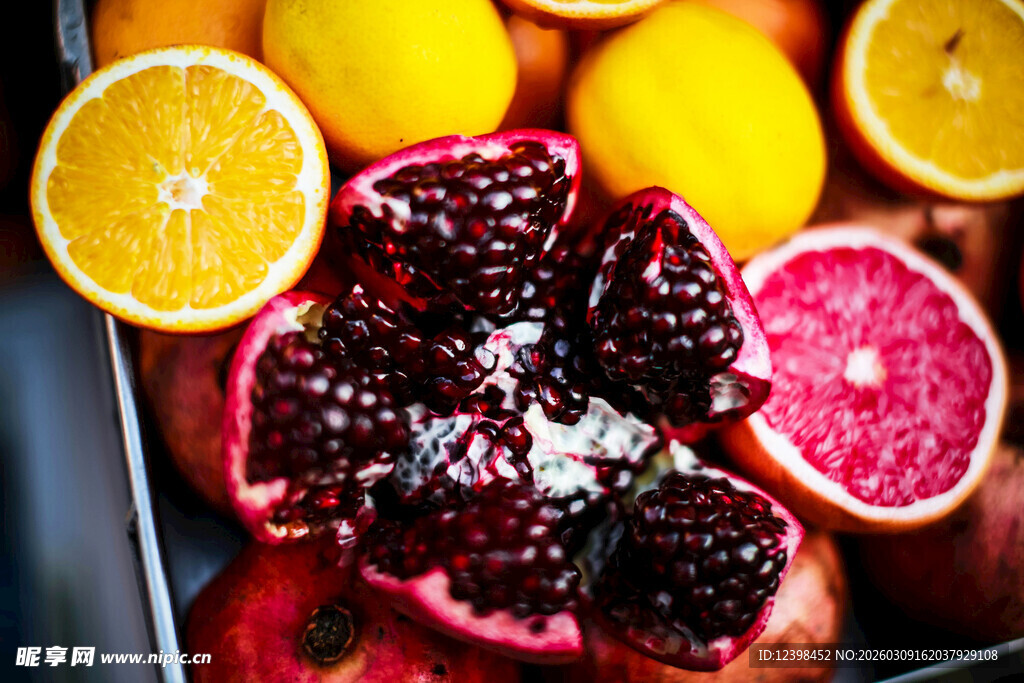 多彩多汁的新鲜水果组合