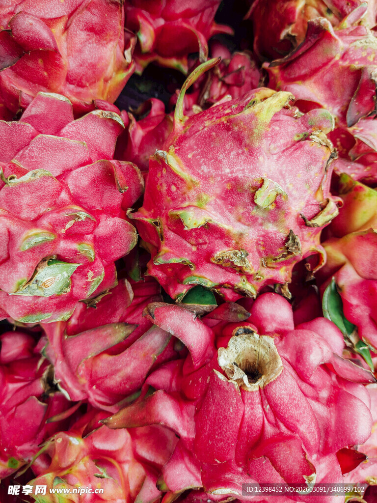 新鲜火龙果堆叠