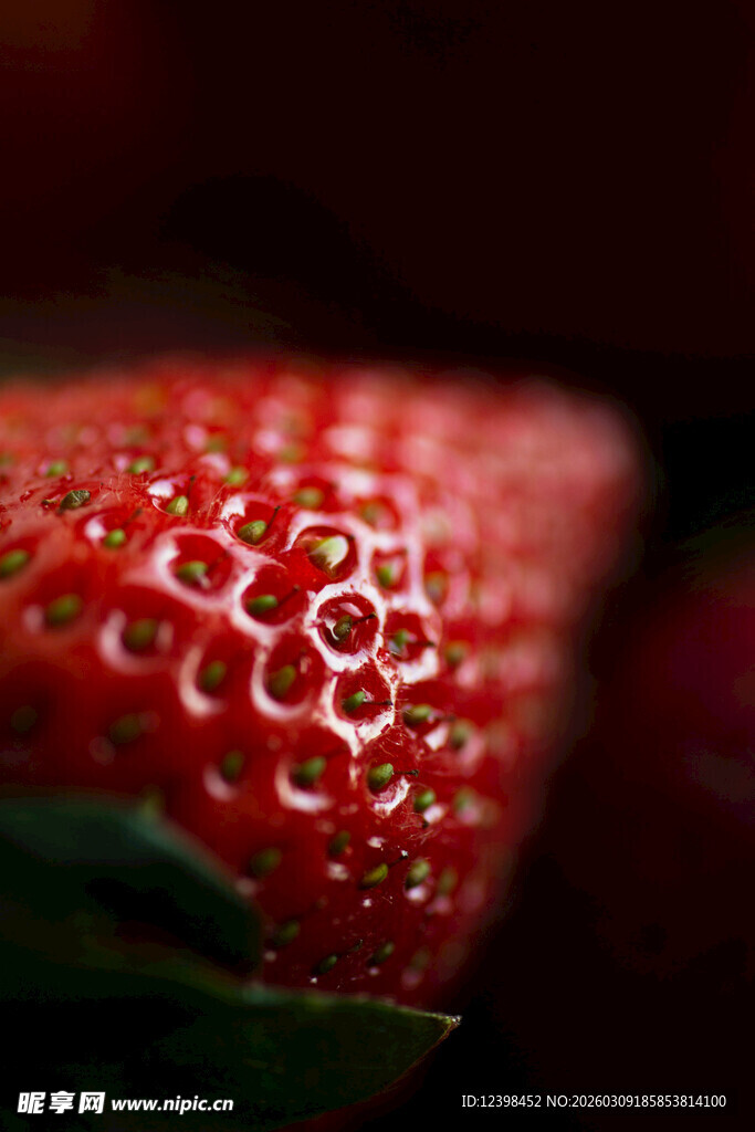 新鲜欲滴的草莓特写