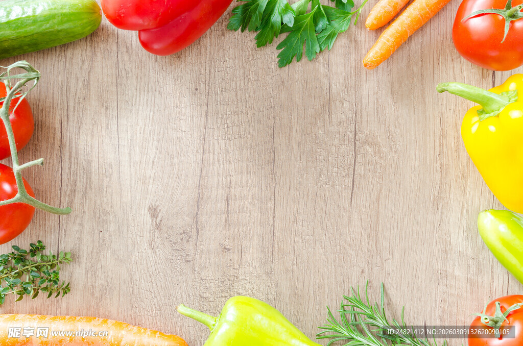 多彩蔬菜环绕的木制背景