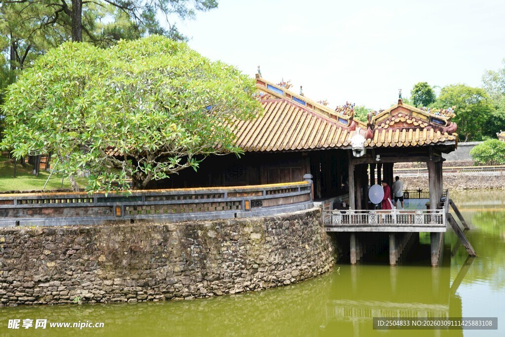 中式湖畔古亭景观