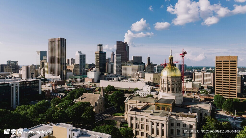 城市天际线与多样建筑景观