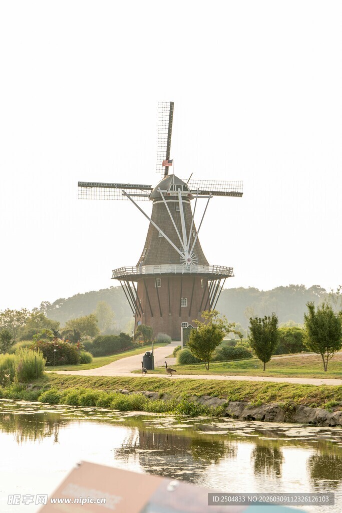 荷兰风车景观 宁静美好