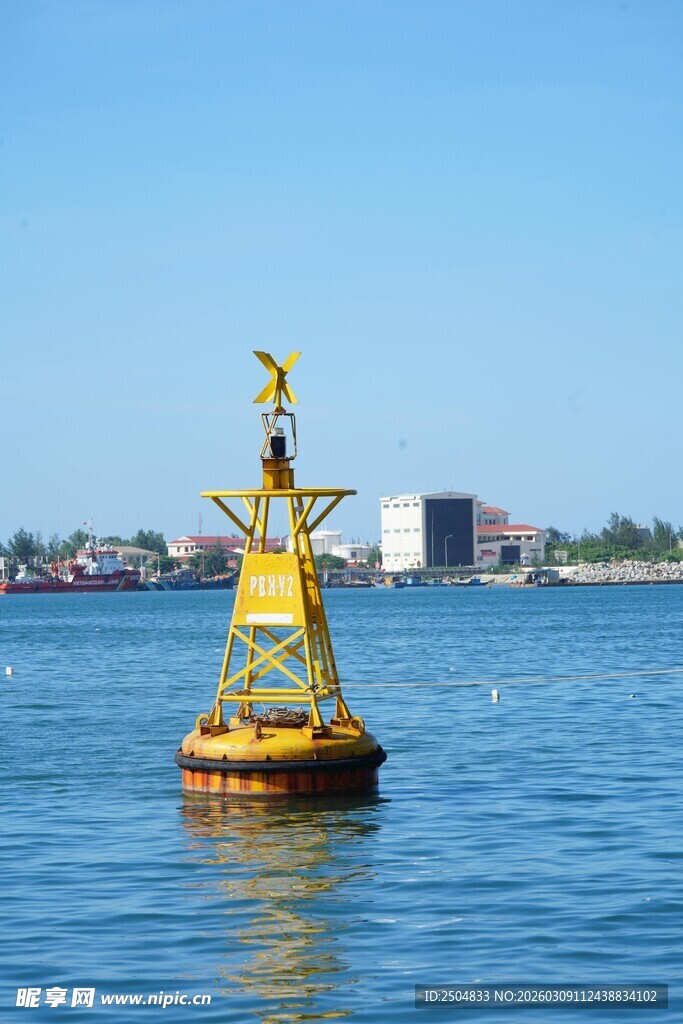 海上黄色浮标