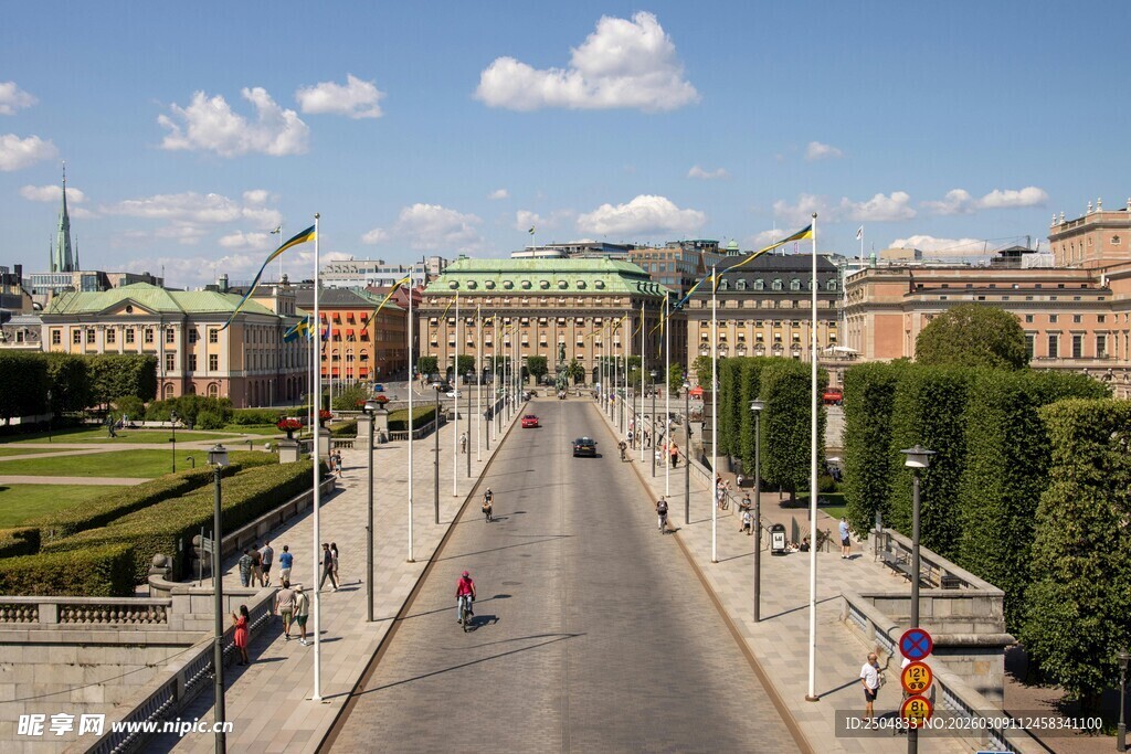 瑞典王宫前的开阔街道