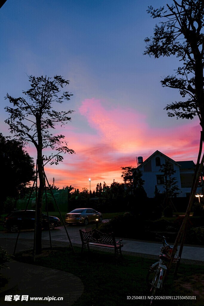 黄昏时分的美丽户外景色