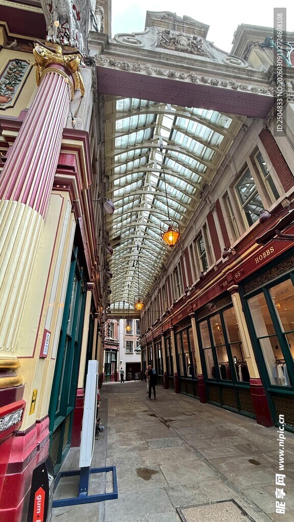 复古风格的室内长廊空间