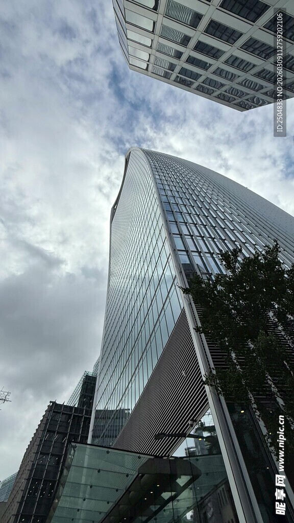 都市摩天大楼仰视景观