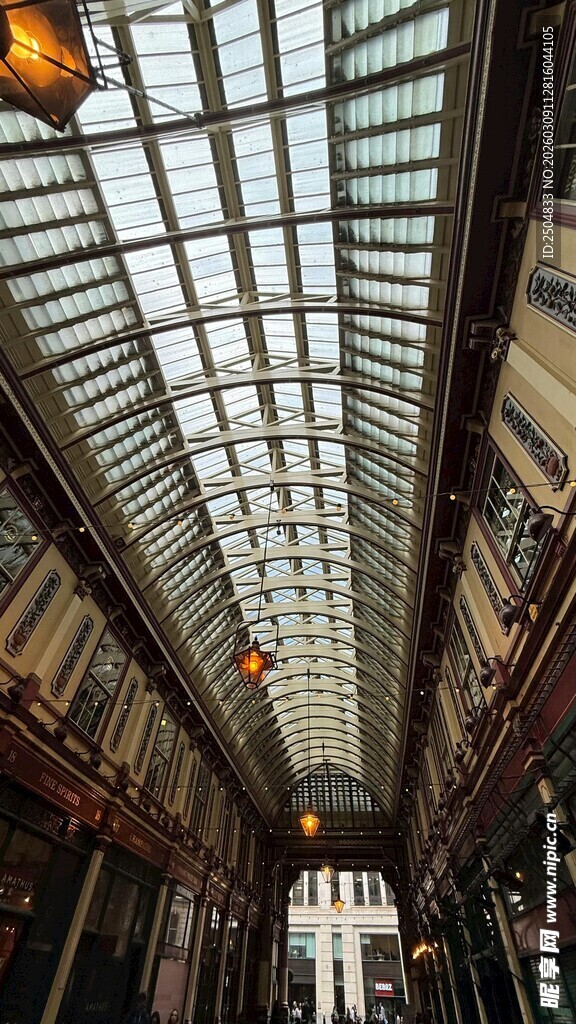 欧式玻璃顶棚的繁华商街