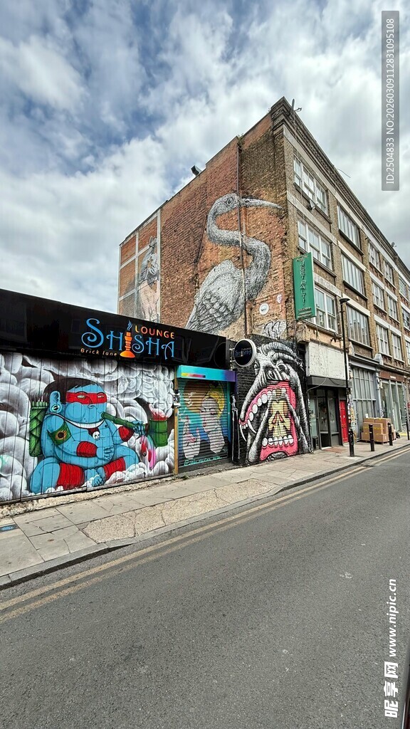 街头彩色涂鸦艺术建筑