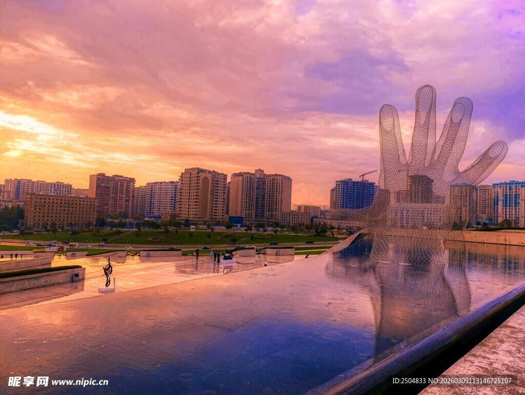 城市湖畔绚丽晚霞景观