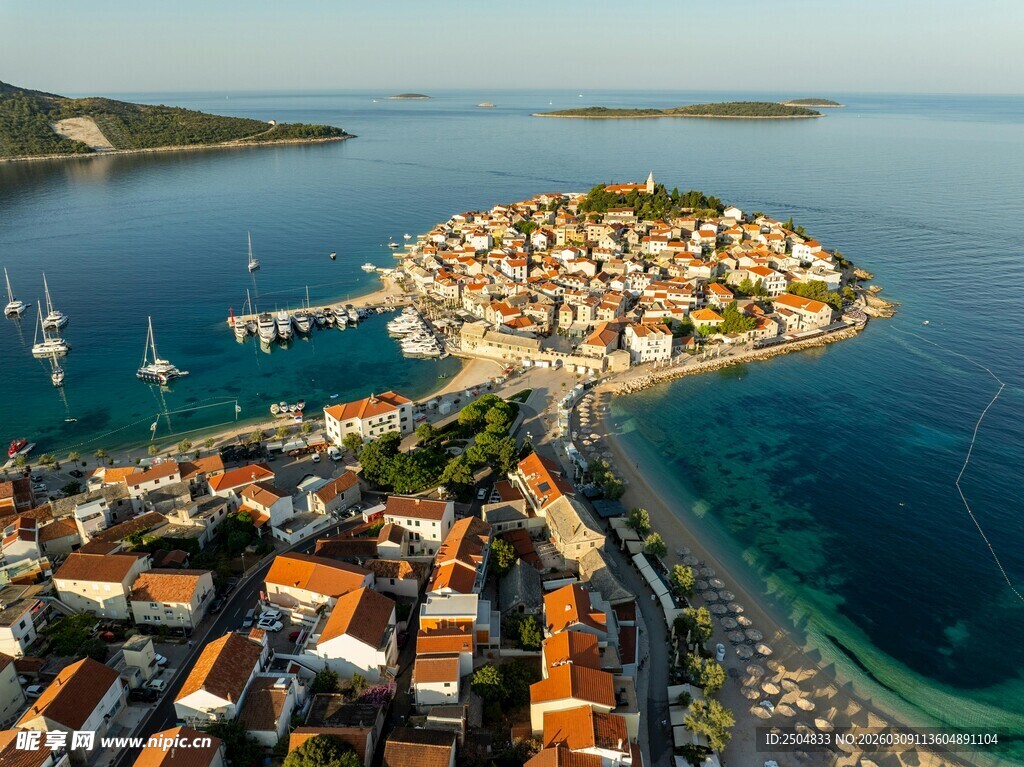 海滨小镇俯瞰美景