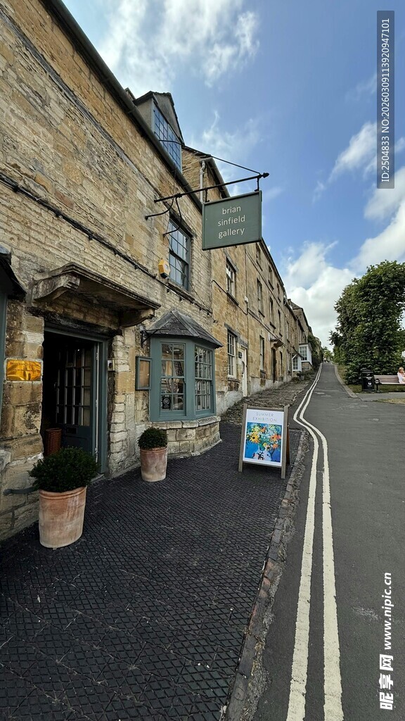 小镇街边古朴建筑风景