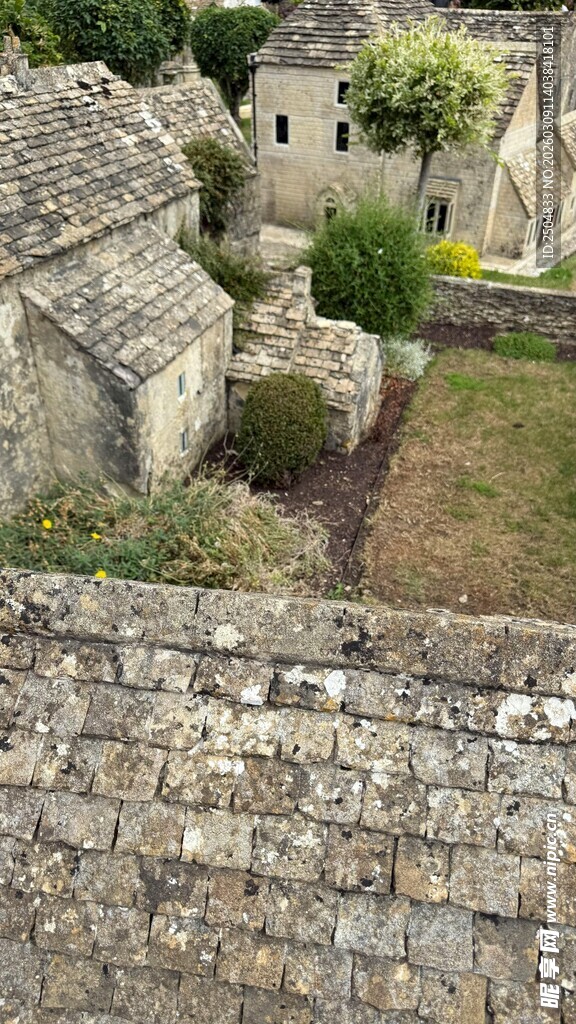 古老石砌建筑庭院景观