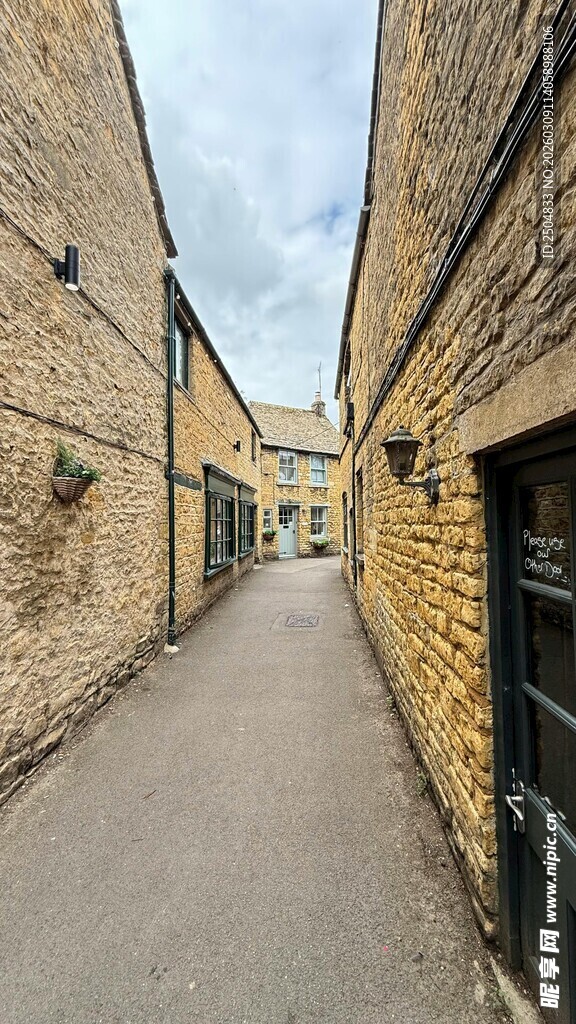 古朴小巷的静谧景致