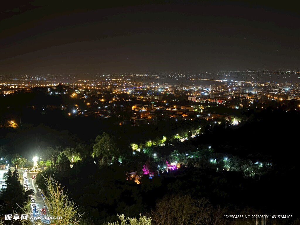 城市璀璨夜景俯瞰图