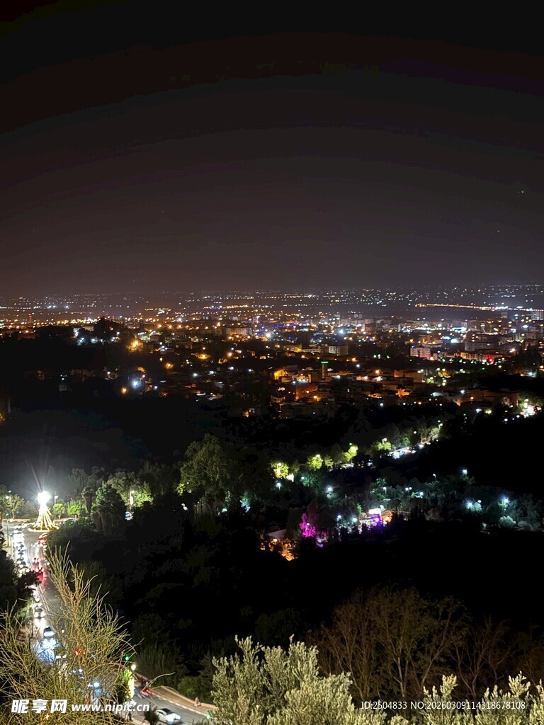城市夜景俯瞰图