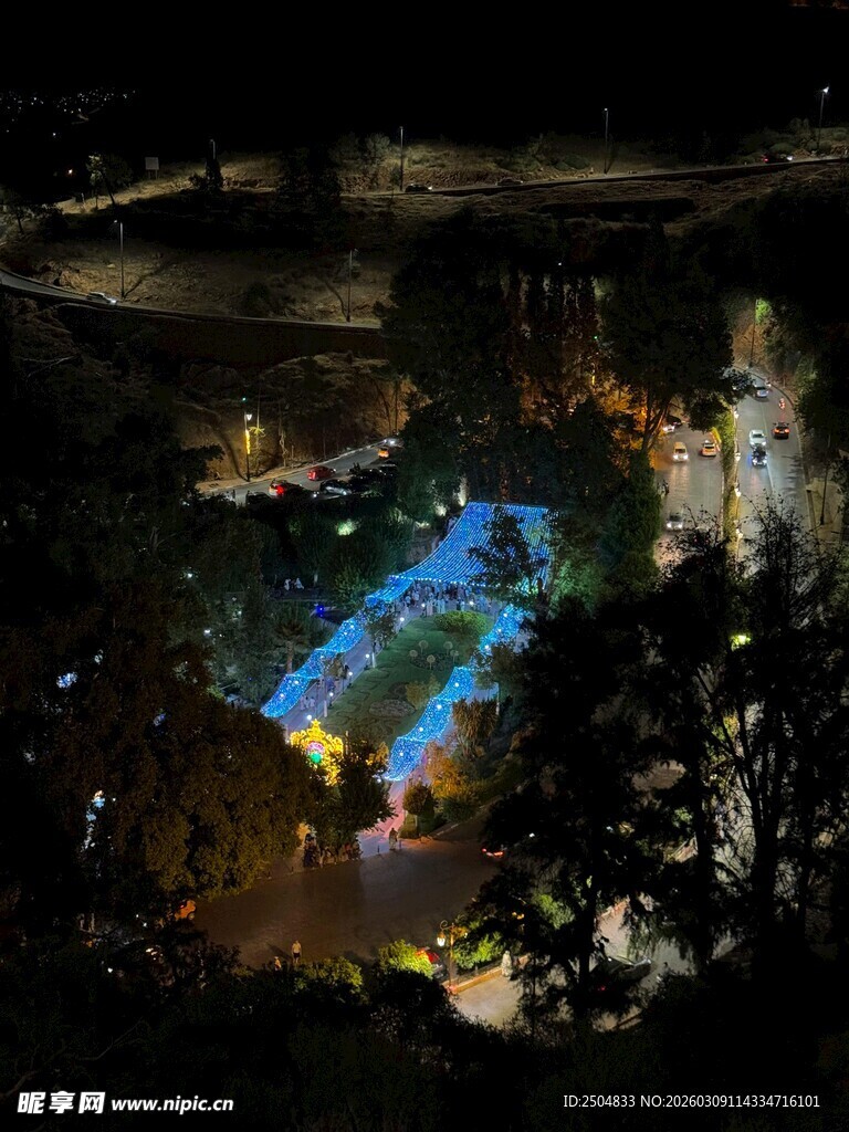 夜晚城市灯光璀璨景观