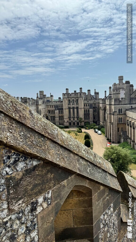 古老城堡的石墙与远景