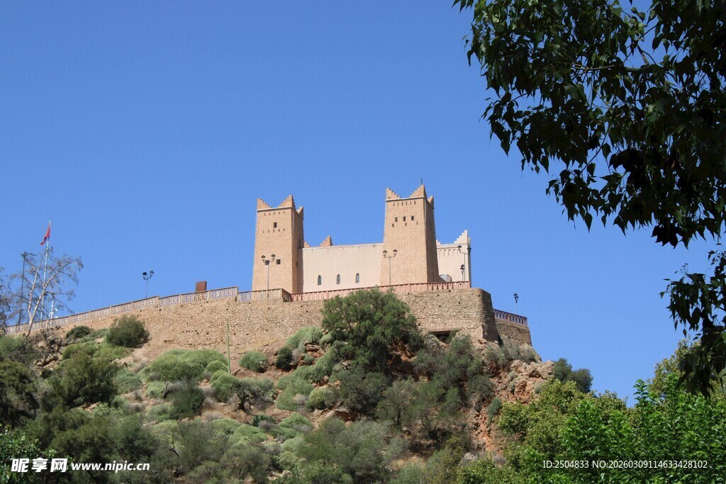 山顶古老城堡风景