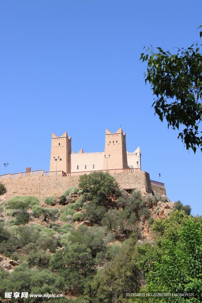 山丘上的古老城堡