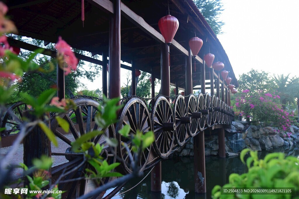 复古自行车装饰的户外场景