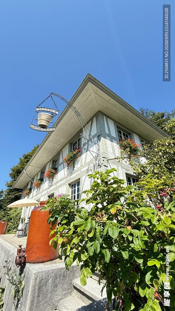 山间清新别墅 绿植环绕