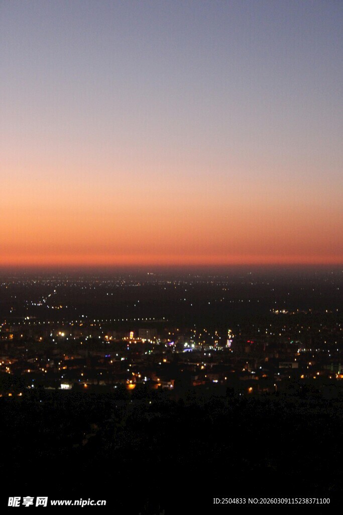城市黄昏夜景迷人风光