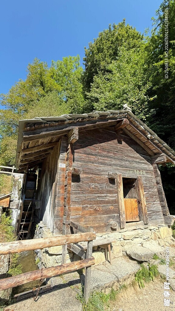 林间木屋 自然静谧之景