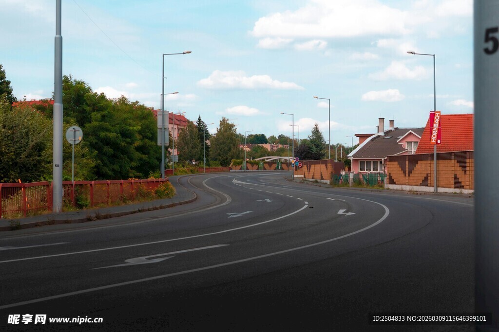 乡村蜿蜒道路风景