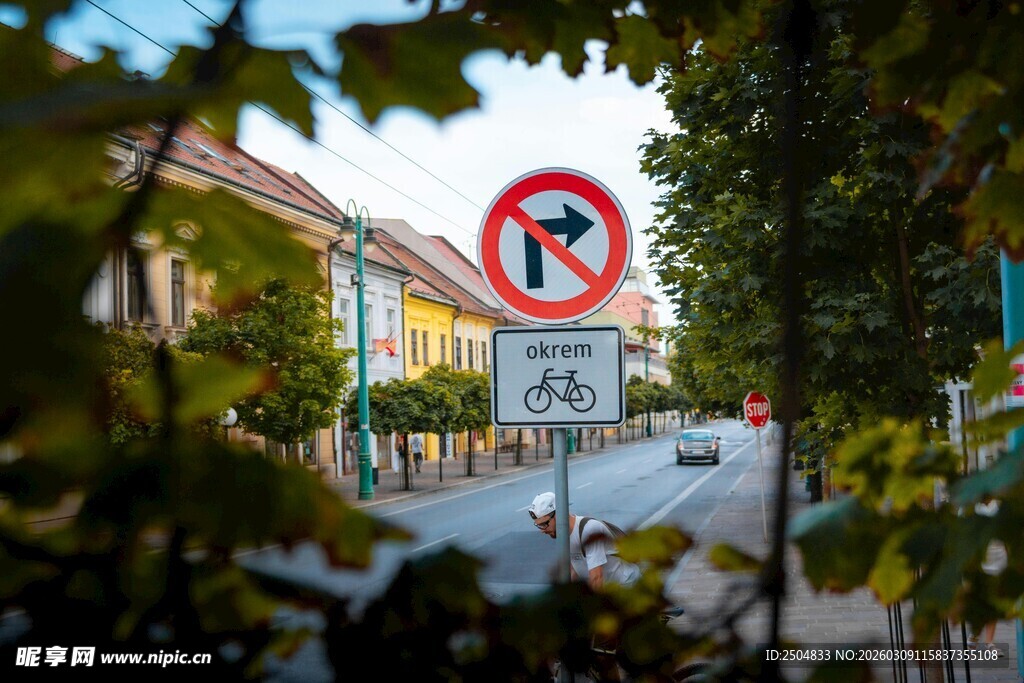 街道禁止左转交通标识