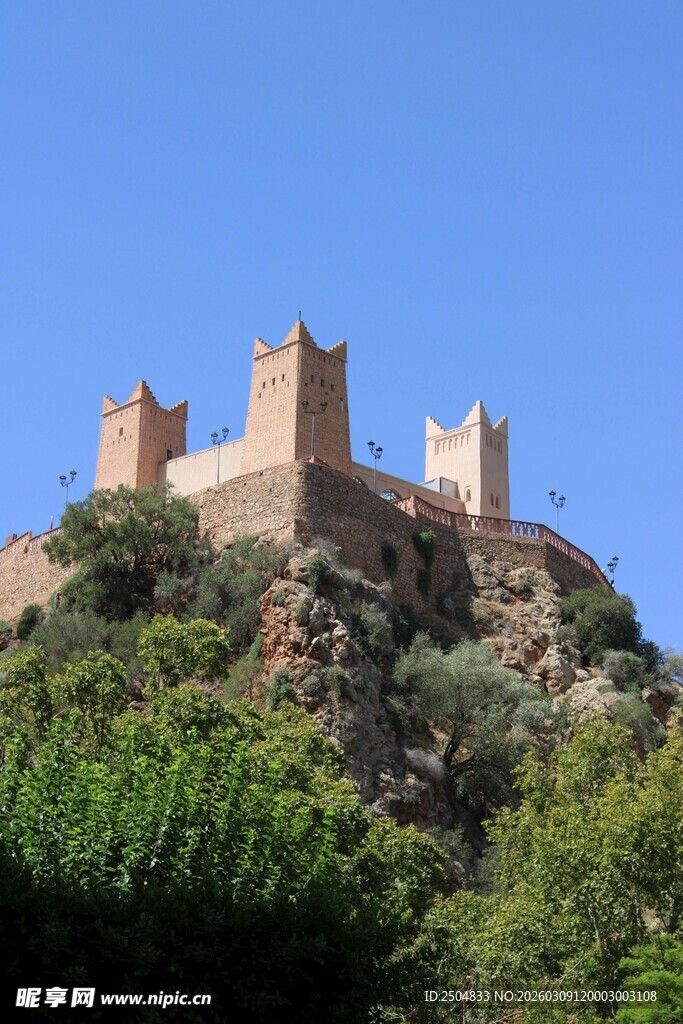 山顶古堡 尽显历史沧桑