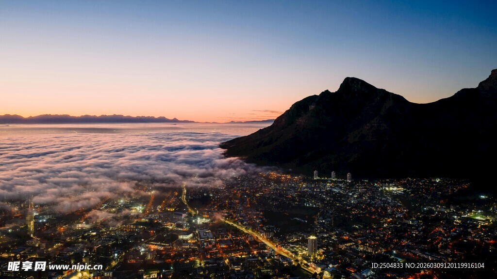 城市夜景与山海壮丽风光