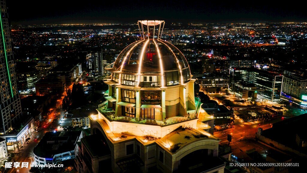 城市中璀璨的穹顶建筑