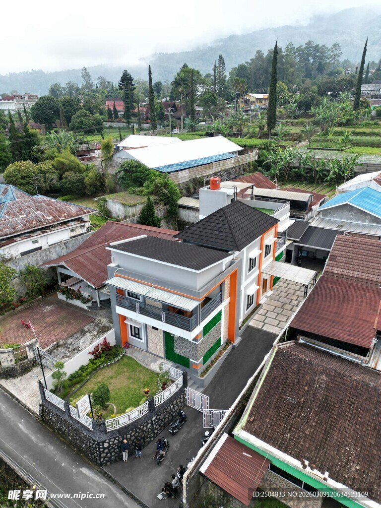 小镇多彩建筑俯瞰景观