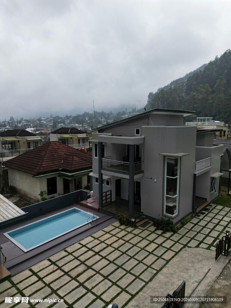 现代别墅与户外泳池景观