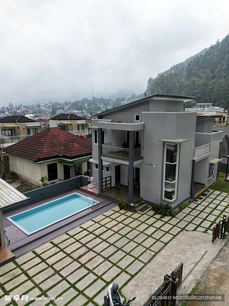 山间别墅带泳池景观