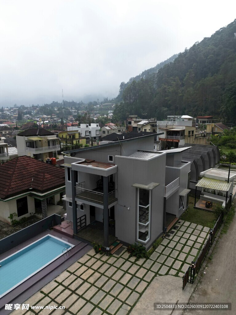 山间别墅带泳池景观