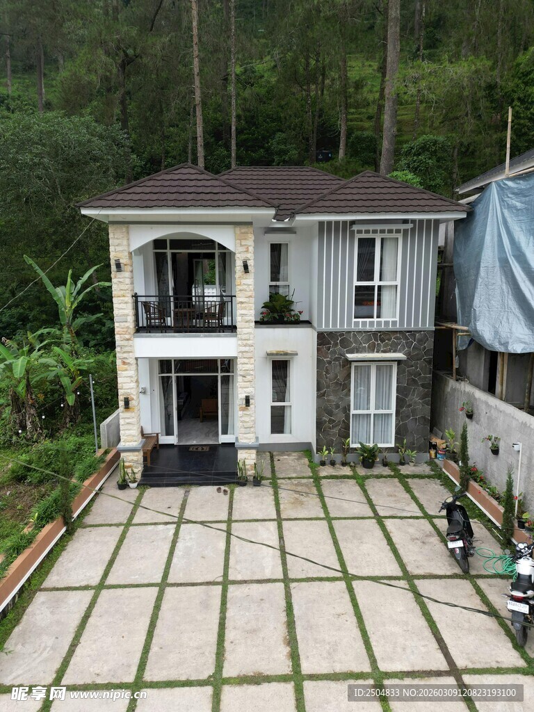 两层别墅庭院俯瞰景观