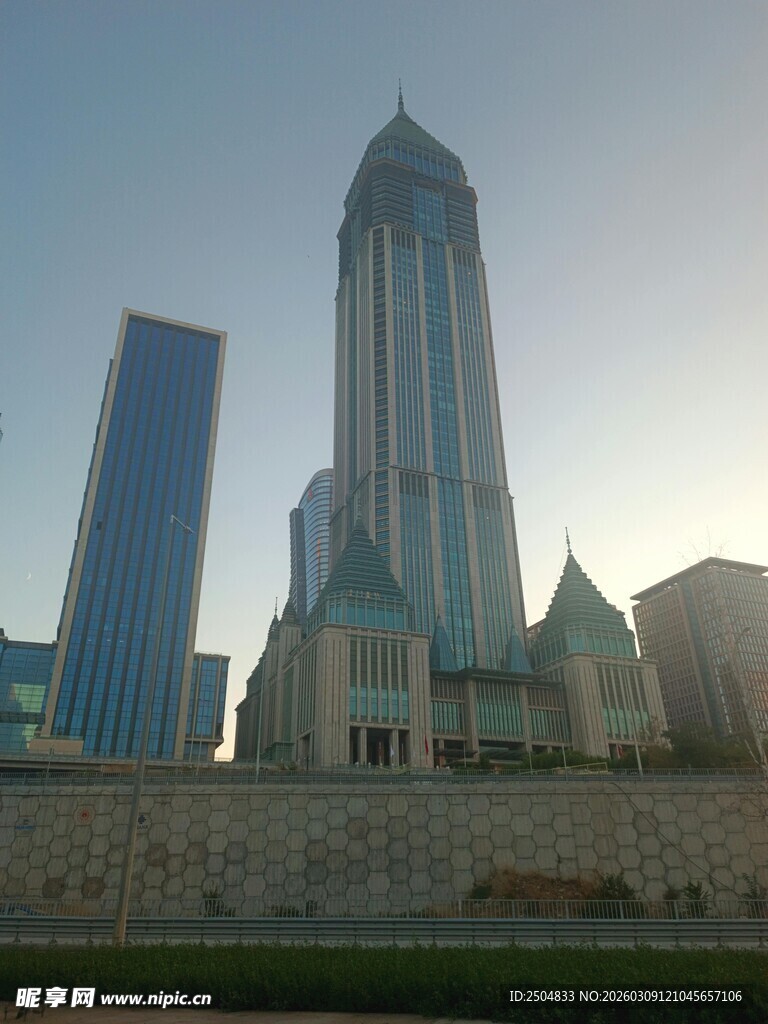 城市天际线中的摩天大楼